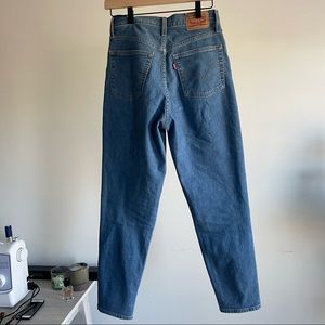 levi’s high waist tapered jeans size 26
